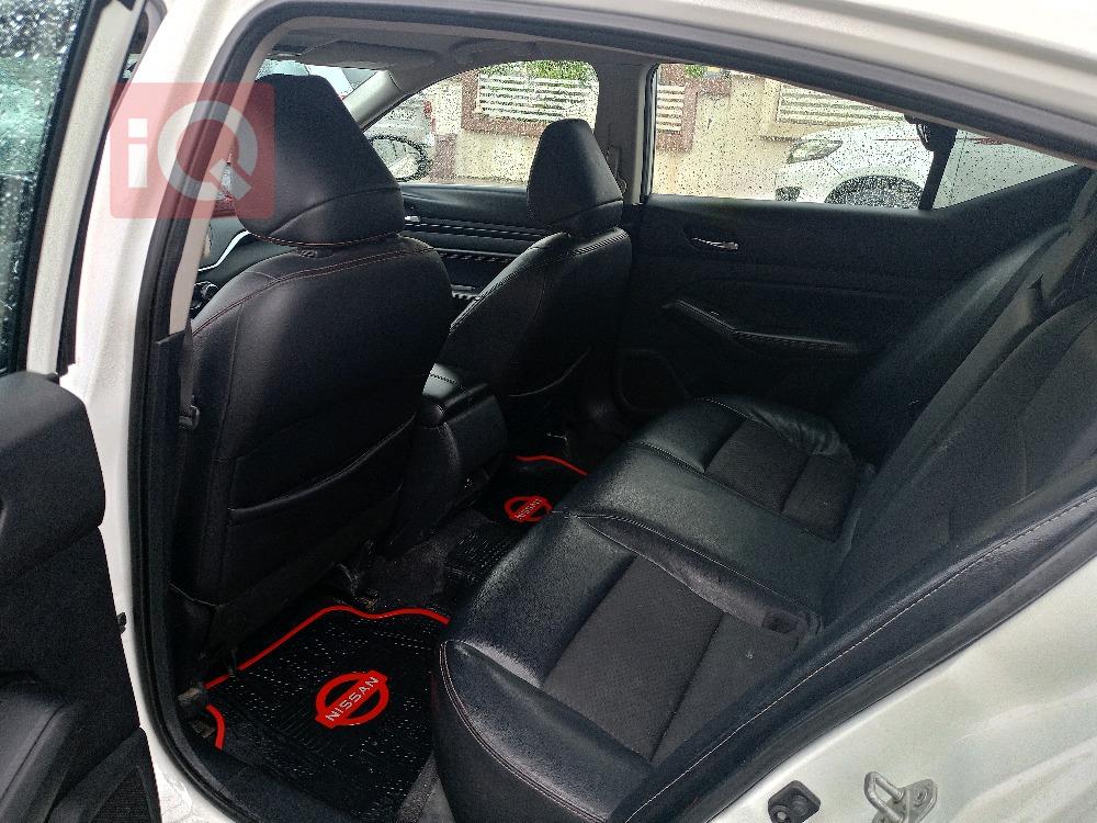 نيسان ألتيما